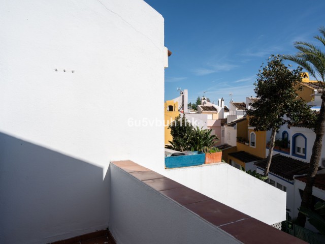 4 Bedrooms Townhouse in Nueva Andalucía