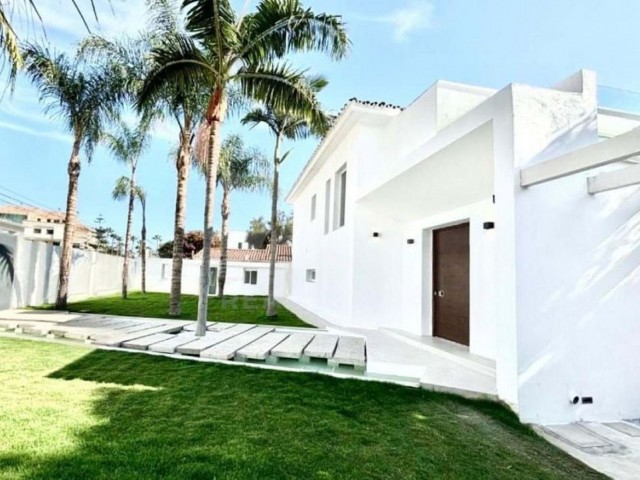 6 Bedrooms Villa in Marbella