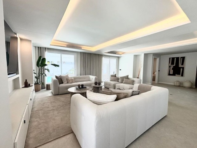 6 Bedrooms Villa in Marbella