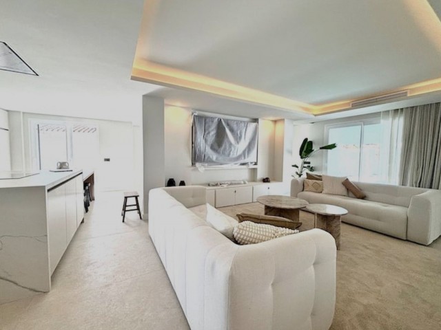 6 Bedrooms Villa in Marbella