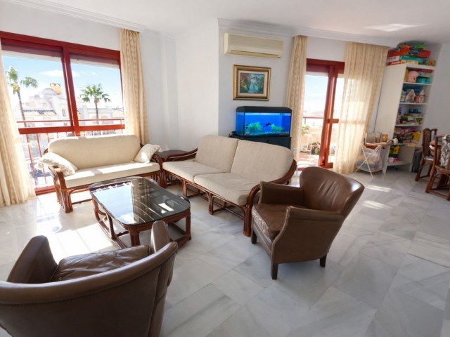 4 Bedrooms Apartment in Arroyo de la Miel