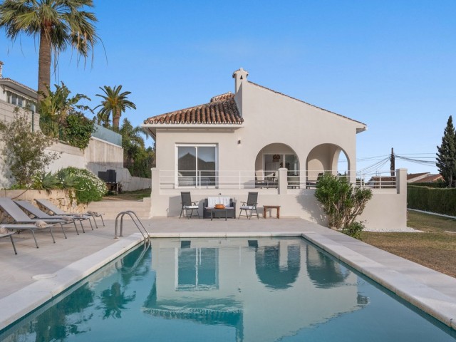 4 Bedrooms Villa in Elviria
