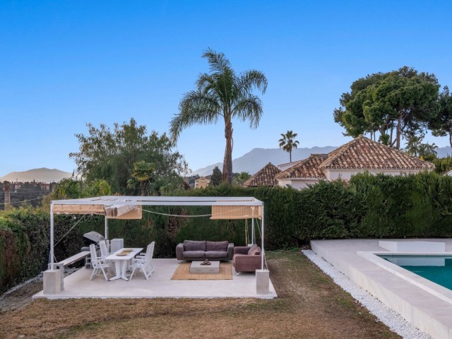 4 Bedrooms Villa in Elviria
