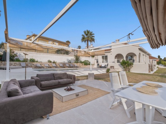 4 Bedrooms Villa in Elviria