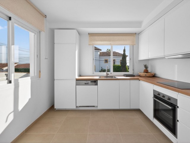 4 Bedrooms Villa in Elviria