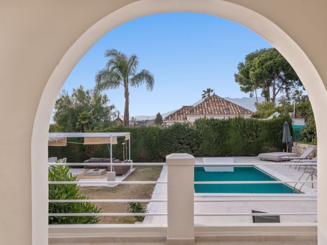 4 Bedrooms Villa in Elviria