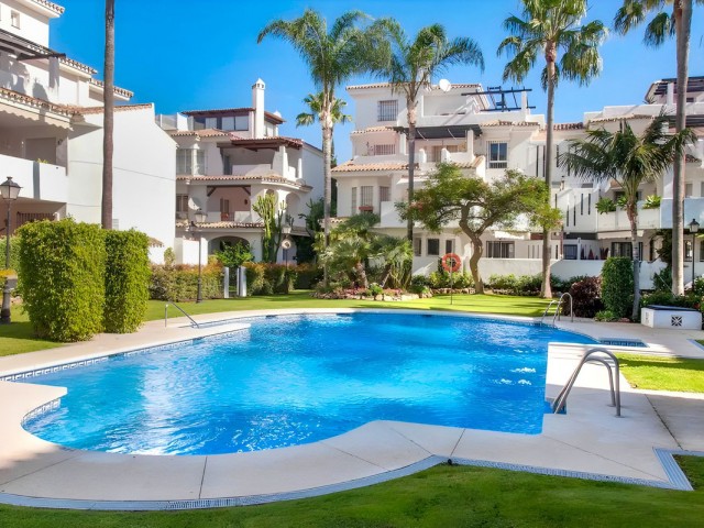 2 Bedrooms Townhouse in Nueva Andalucía
