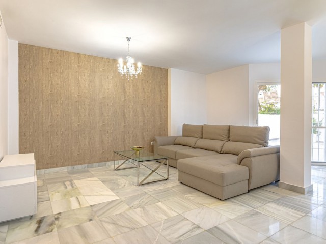 2 Bedrooms Townhouse in Nueva Andalucía