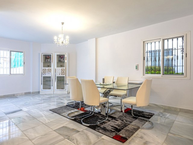 2 Bedrooms Townhouse in Nueva Andalucía