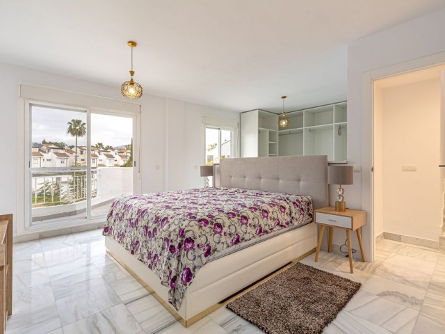 2 Bedrooms Townhouse in Nueva Andalucía