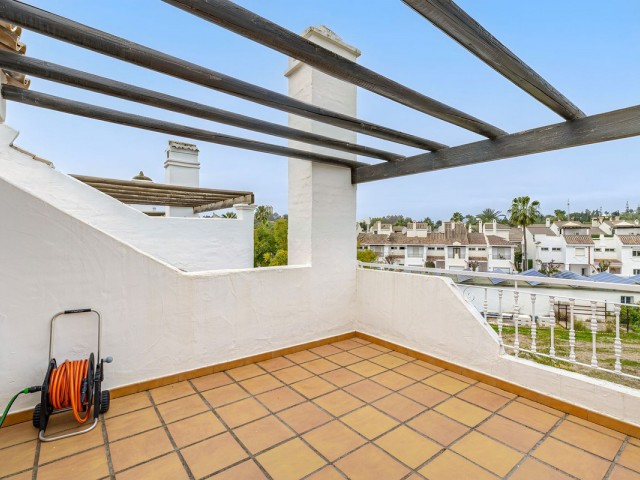 2 Bedrooms Townhouse in Nueva Andalucía