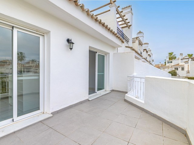 2 Bedrooms Townhouse in Nueva Andalucía