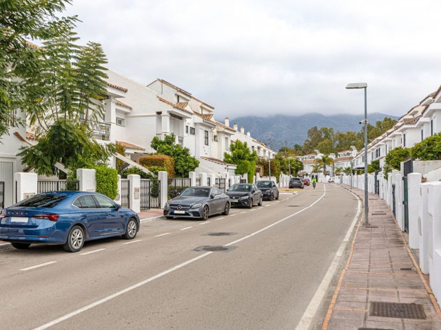 2 Bedrooms Townhouse in Nueva Andalucía