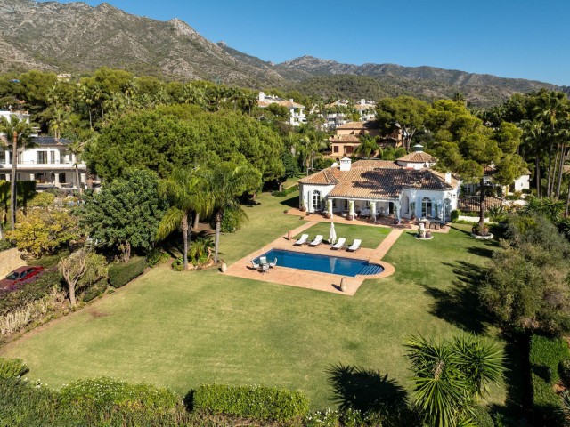 Villa avec 5 Chambres  à Marbella
