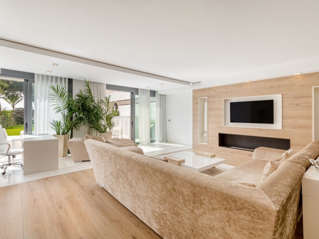 3 Bedrooms Apartment in Puerto Banús