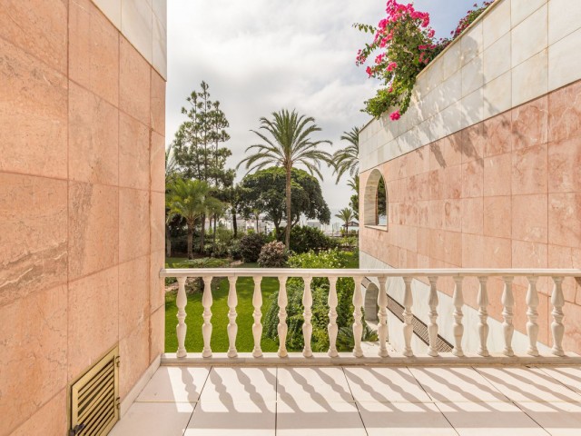 3 Bedrooms Apartment in Puerto Banús