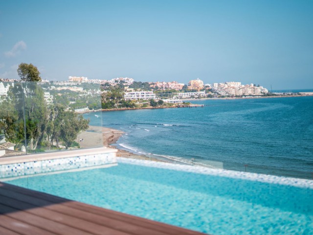 4 Bedrooms Apartment in Estepona