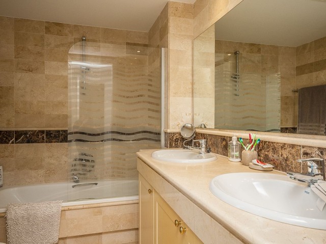 3 Bedrooms Apartment in Elviria