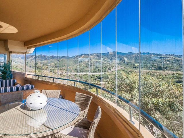 3 Bedrooms Apartment in Elviria