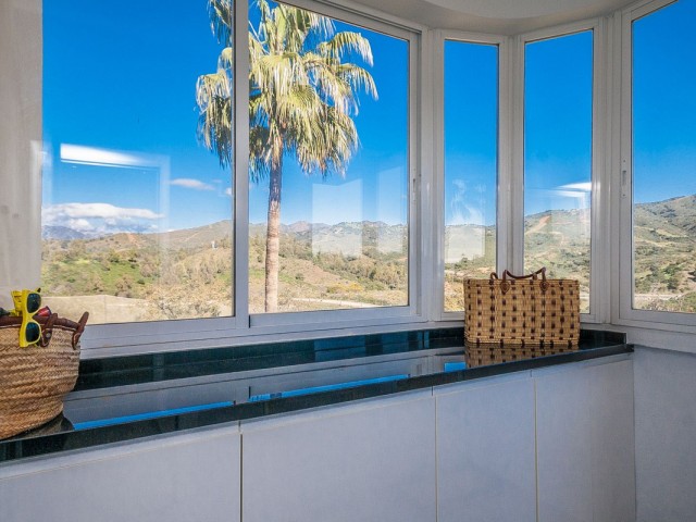 3 Bedrooms Apartment in Elviria