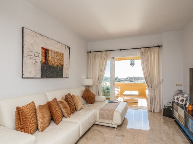 3 Bedrooms Apartment in Elviria