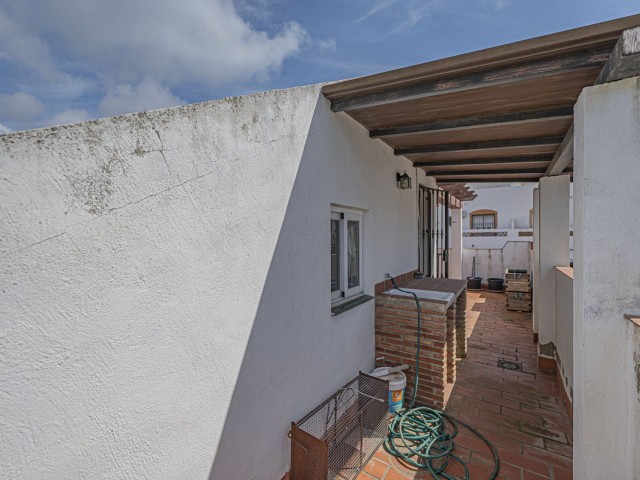 Adosado con 4 Dormitorios  en Marbella