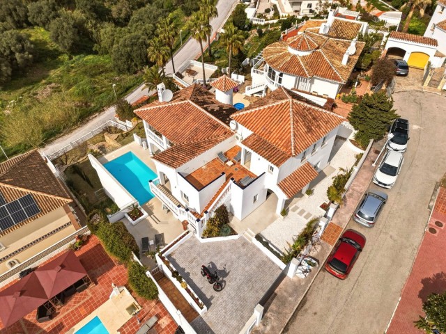 6 Bedrooms Villa in Mijas