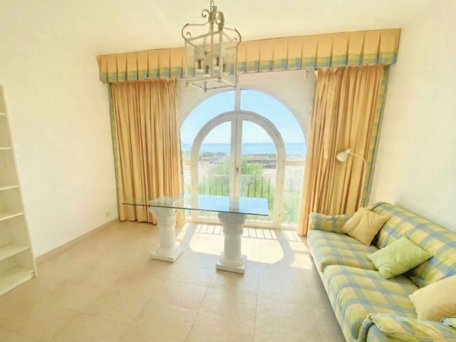 5 Bedrooms Townhouse in Estepona