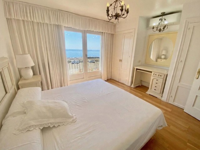 5 Bedrooms Townhouse in Estepona