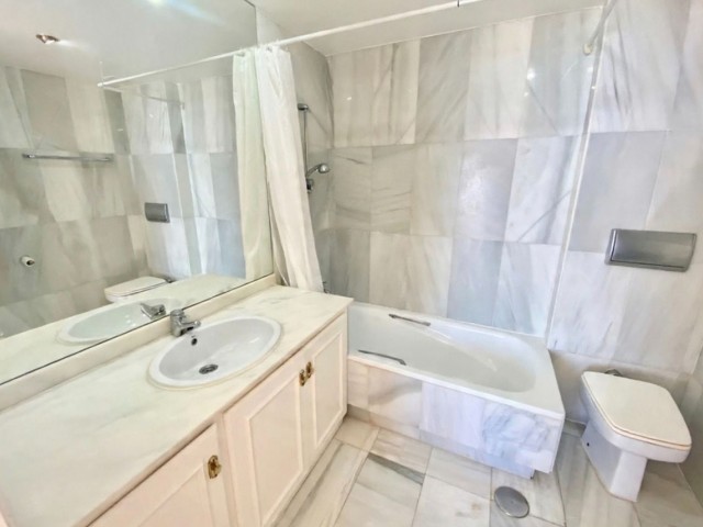 5 Bedrooms Townhouse in Estepona