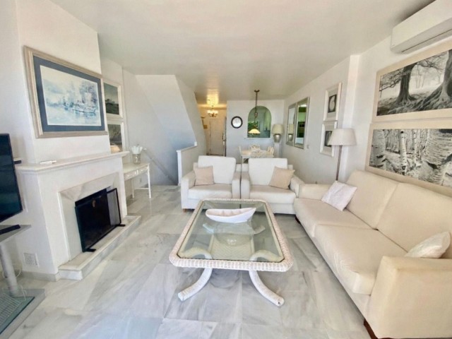 5 Bedrooms Townhouse in Estepona