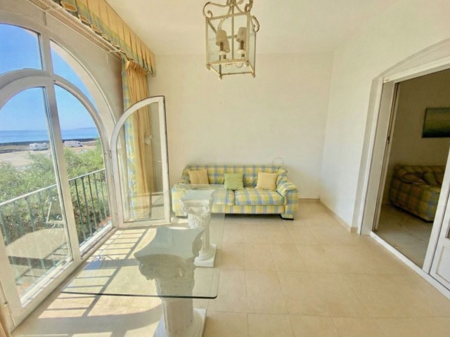 5 Bedrooms Townhouse in Estepona