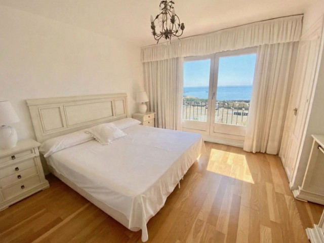 5 Bedrooms Townhouse in Estepona