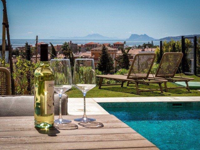 4 Bedrooms Townhouse in Estepona