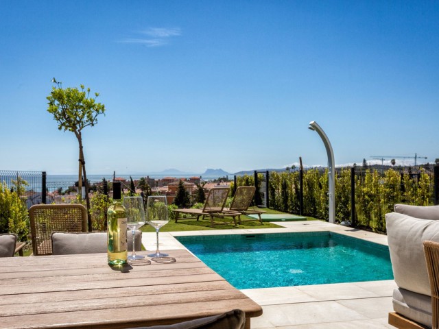 4 Bedrooms Townhouse in Estepona