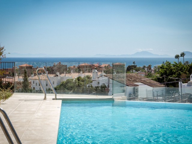 4 Bedrooms Townhouse in Estepona