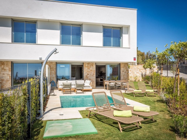 4 Bedrooms Townhouse in Estepona