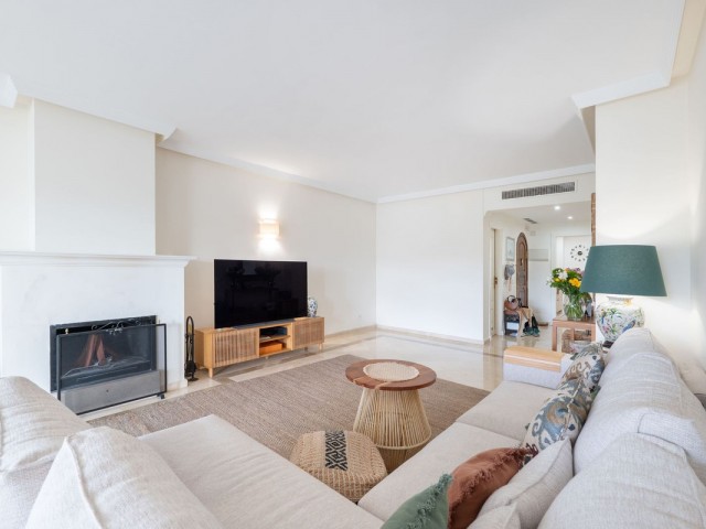 Huoneisto, Los Monteros, R5327572