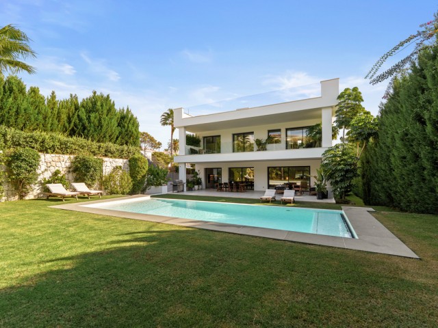 5 Bedrooms Villa in Nueva Andalucía