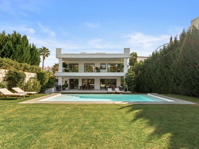 5 Bedrooms Villa in Nueva Andalucía