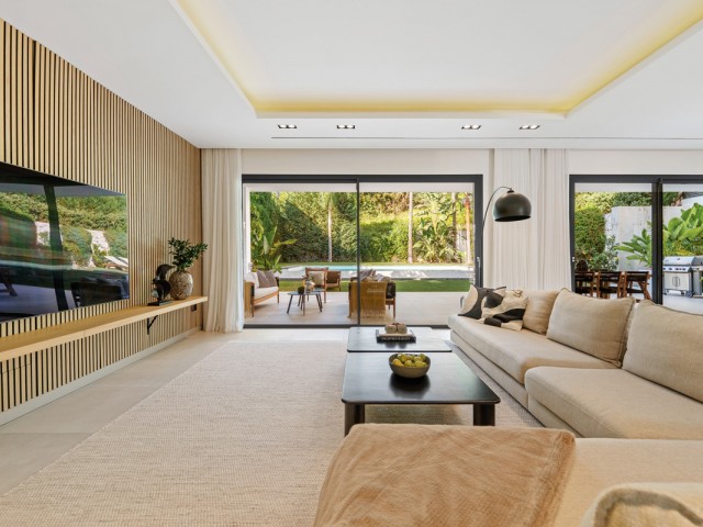 5 Bedrooms Villa in Nueva Andalucía