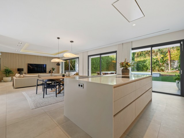 5 Bedrooms Villa in Nueva Andalucía