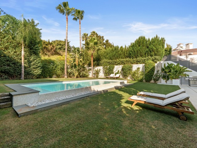 5 Bedrooms Villa in Nueva Andalucía