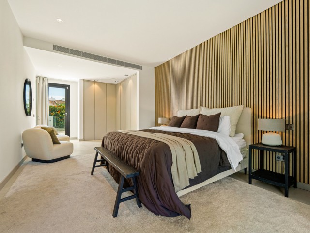 5 Bedrooms Villa in Nueva Andalucía