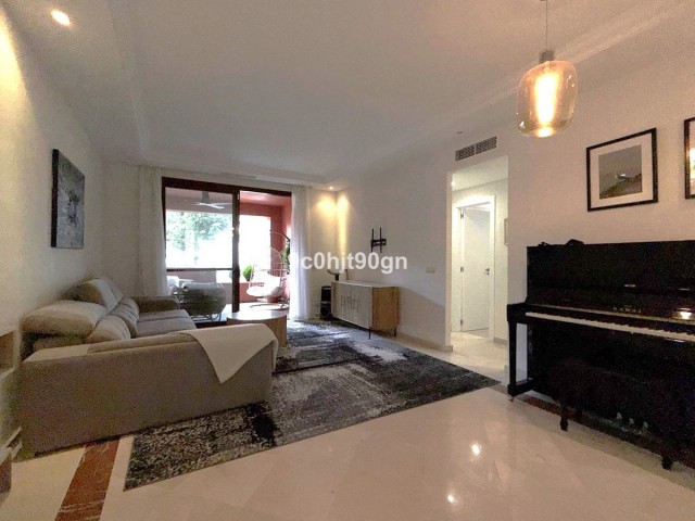 Appartement avec 3 Chambres  à Elviria