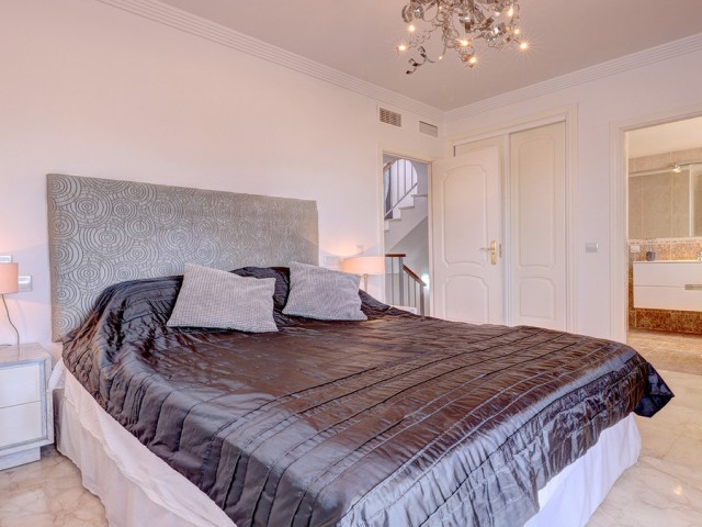 4 Bedrooms Townhouse in La Duquesa