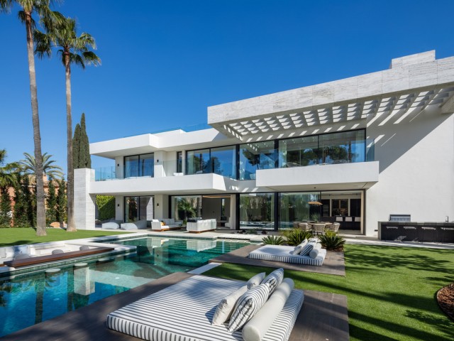 6 Slaapkamer Villa in Nueva Andalucía