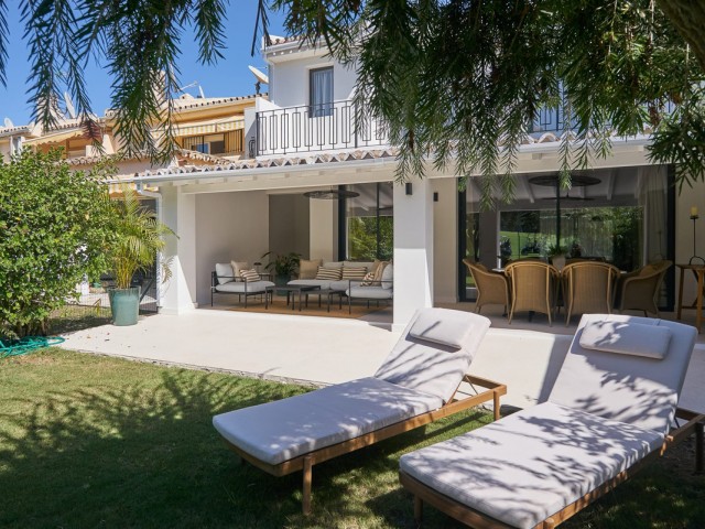 4 Bedrooms Townhouse in Nueva Andalucía