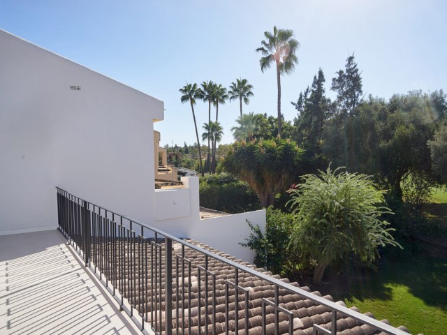 4 Bedrooms Townhouse in Nueva Andalucía
