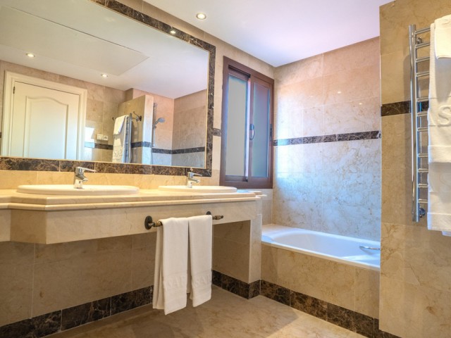 2 Bedrooms Apartment in Puerto Banús